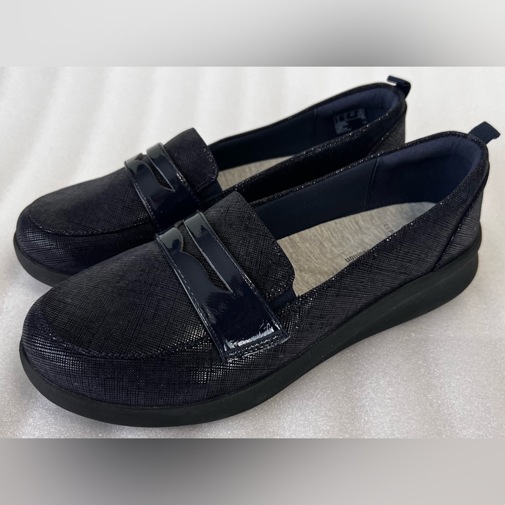 ☁️ Clarks Cloudsteppers Navy Blue Loafers Sz 8.5 Wide